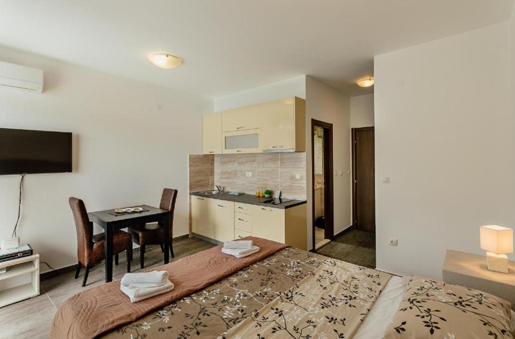 Apartments Joy Херцег-Новий Екстер'єр фото